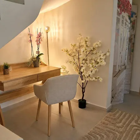 Hero's Olive Garden Retreat Apartment *