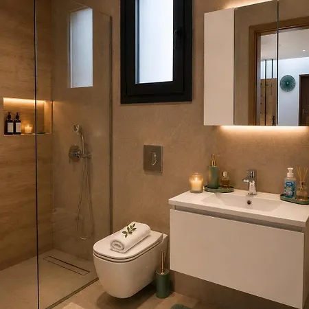 Apartment Hero's Olive Garden Retreat *